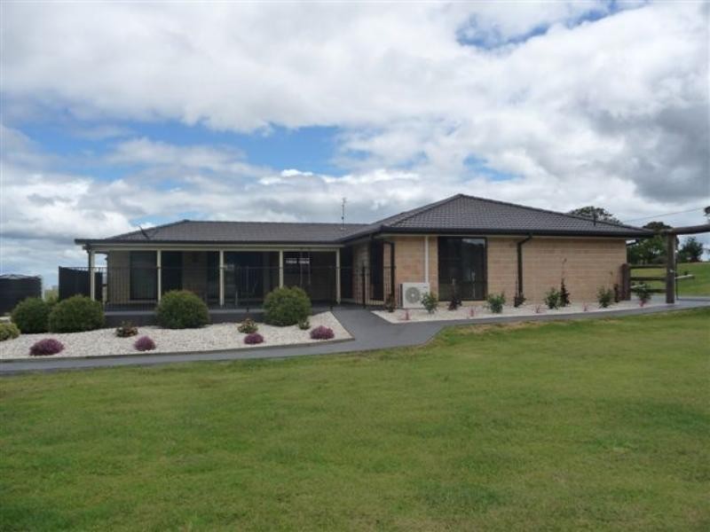 14 Carys Road, Glenvale QLD 4350