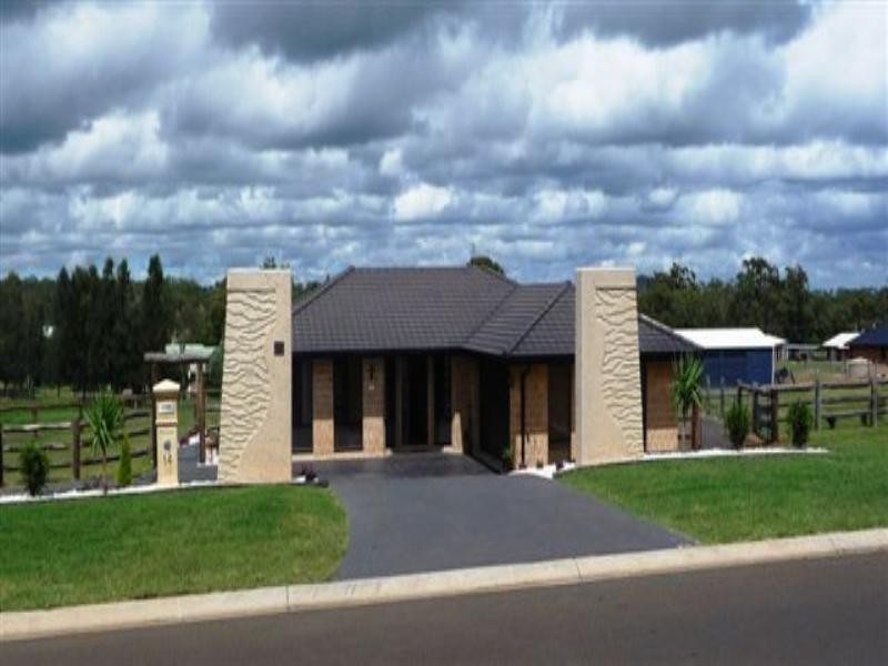 14 Carys Road, Glenvale QLD 4350