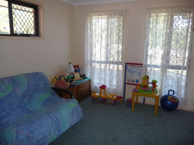 5 Hillview Crescent, Gowrie Junction QLD 4352
