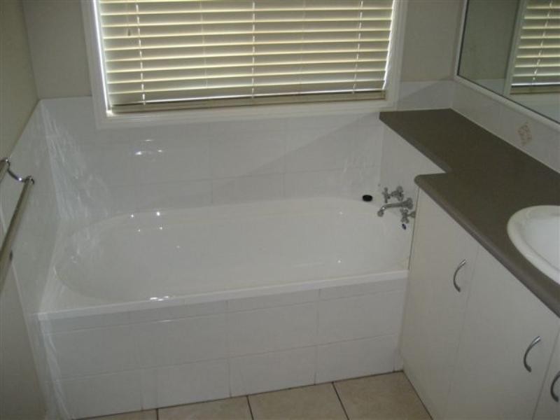 24 Tennyson Court, Westbrook QLD 4350