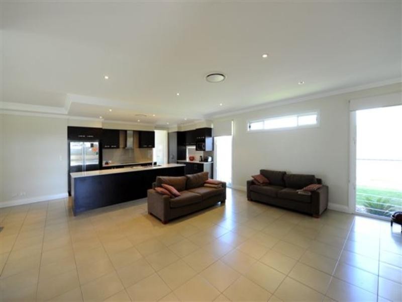 4 Gwenda Drive, Westbrook QLD 4350