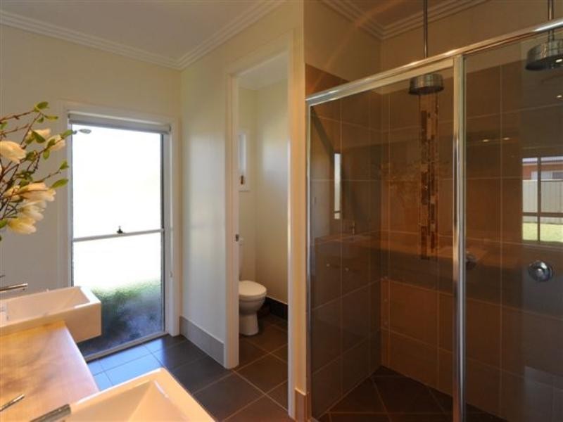 4 Gwenda Drive, Westbrook QLD 4350