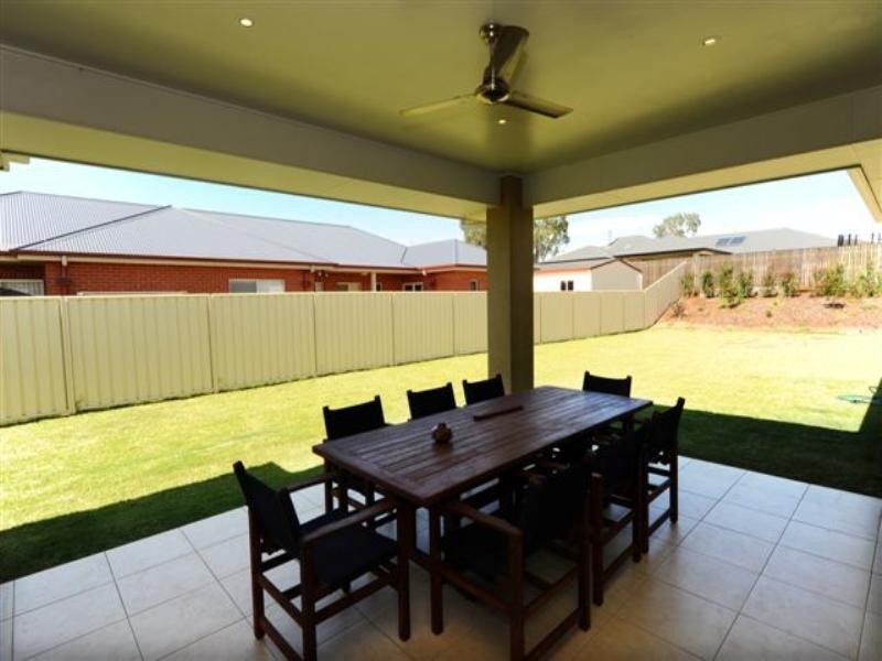 4 Gwenda Drive, Westbrook QLD 4350