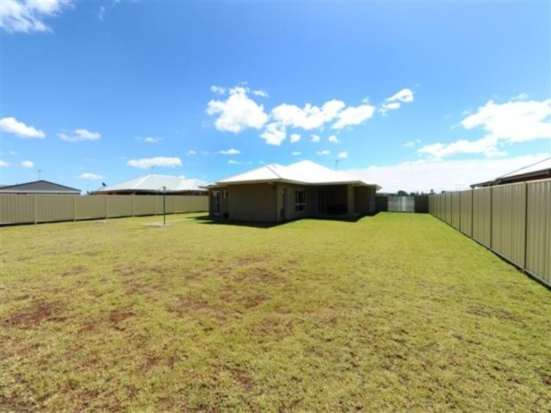 4 Gwenda Drive, Westbrook QLD 4350