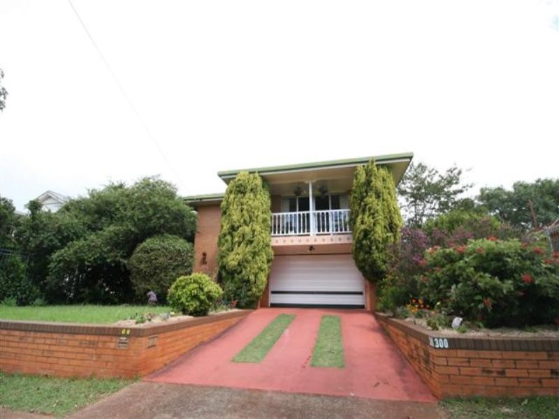 300 South Street, Harristown QLD 4350