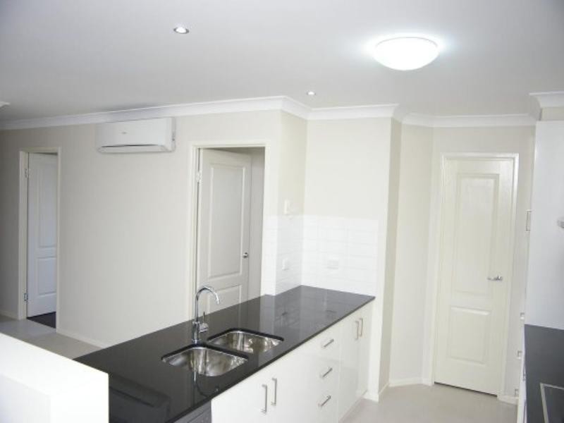 3 Roy Close, Westbrook QLD 4350