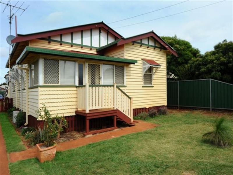 34 Warwick Street, Harristown QLD 4350