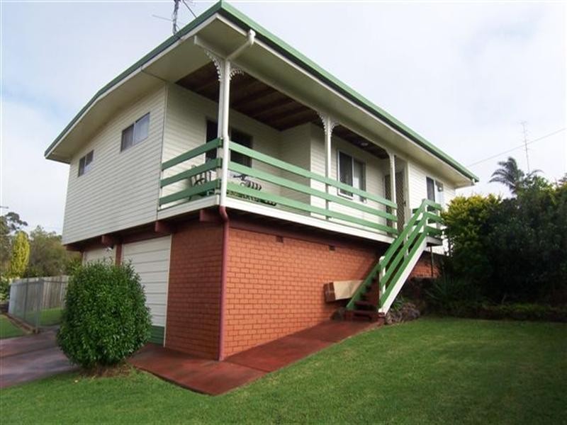 11 Oakleigh Street, Rockville QLD 4350