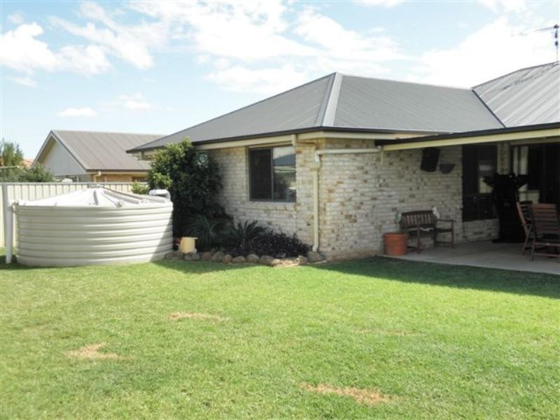 15 Lynne Court, Oakey QLD 4401