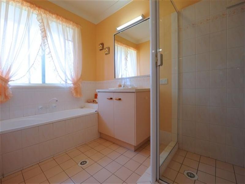 12 Hanna Court, Westbrook QLD 4350