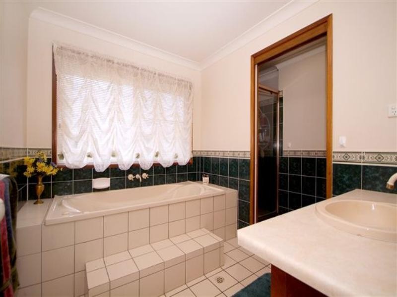 4 Fuschia Street, Middle Ridge QLD 4350