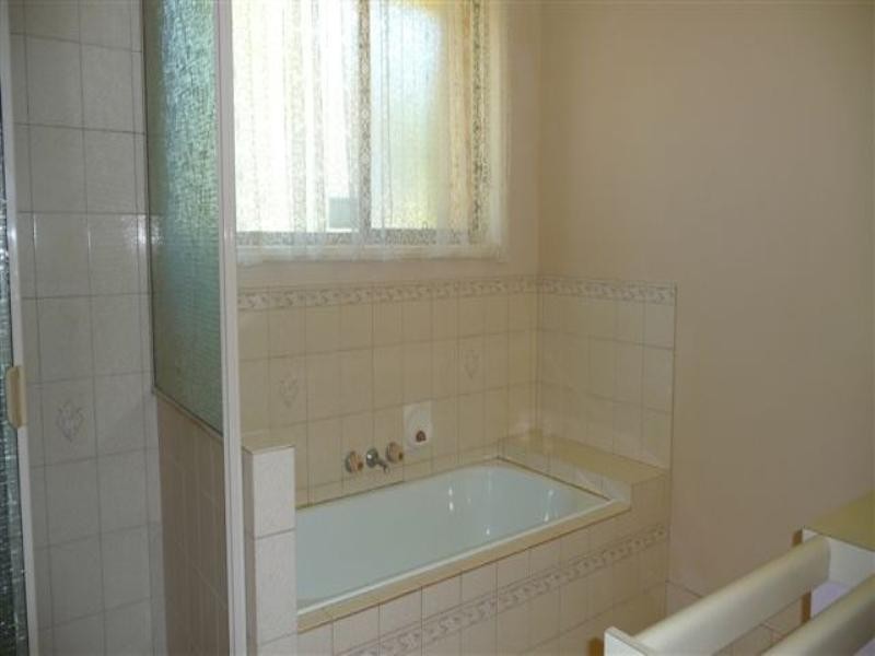 10 Heather Street, Kearneys Spring QLD 4350