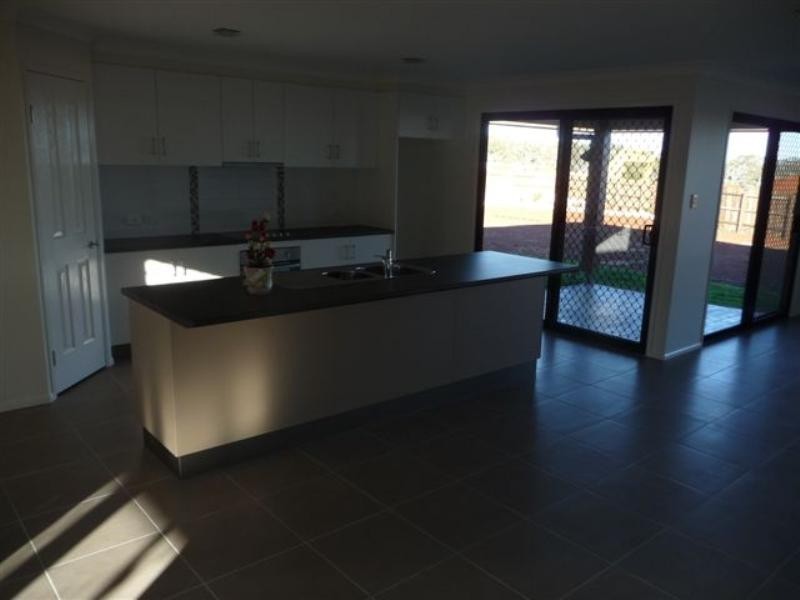 1 Hendra Court, Highfields QLD 4352