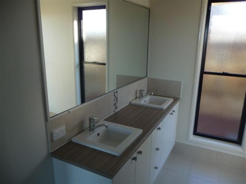 1 Hendra Court, Highfields QLD 4352