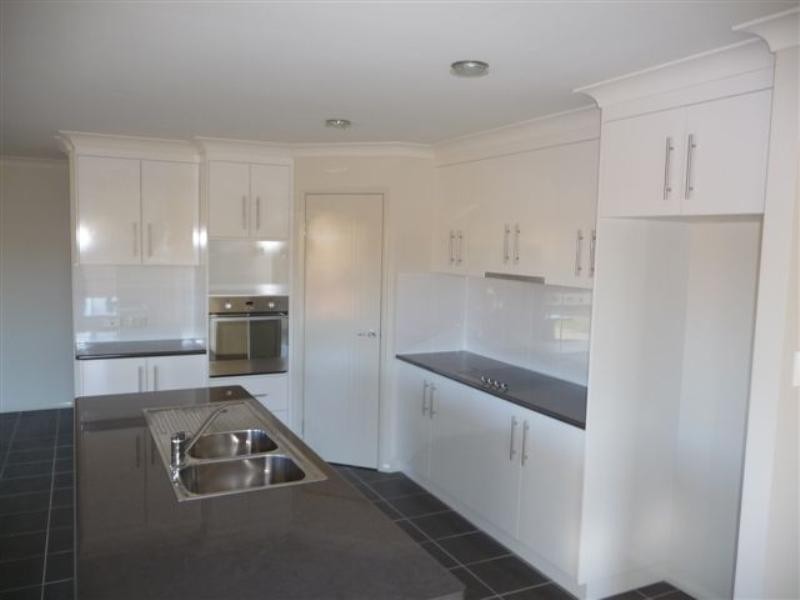 2 Hendra Court, Highfields QLD 4352