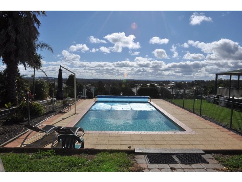 3 Barton Court, Highfields QLD 4352
