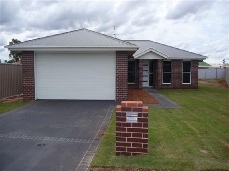 17 Murray Street, Oakey QLD 4401