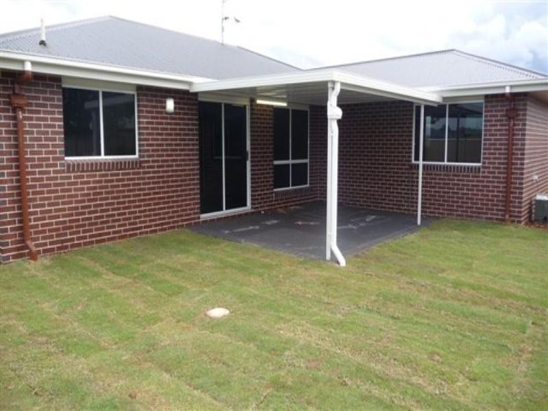 17 Murray Street, Oakey QLD 4401