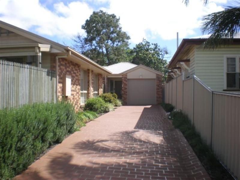 2/9A Gatfield Street, Newtown QLD 4350