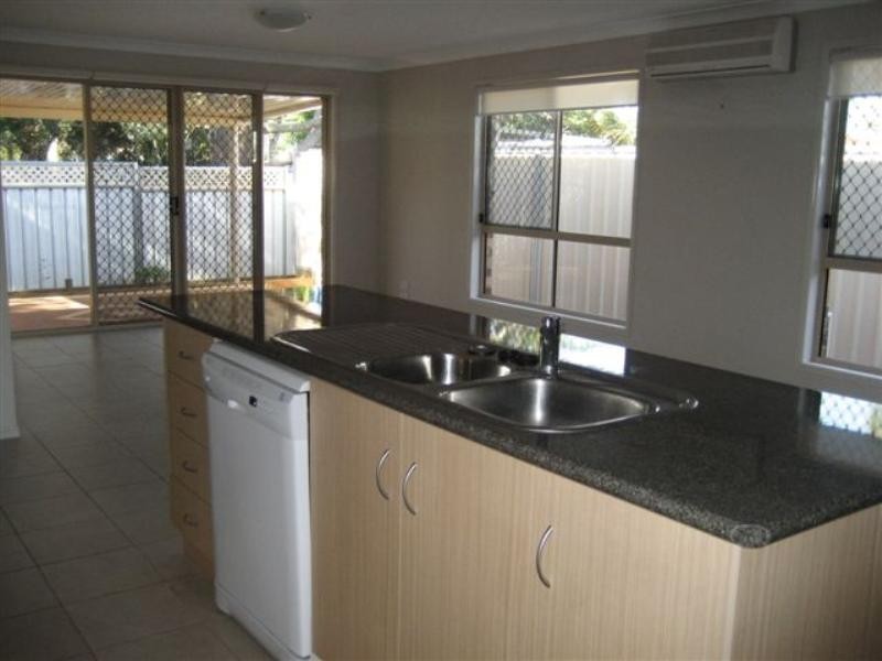 2/9A Gatfield Street, Newtown QLD 4350