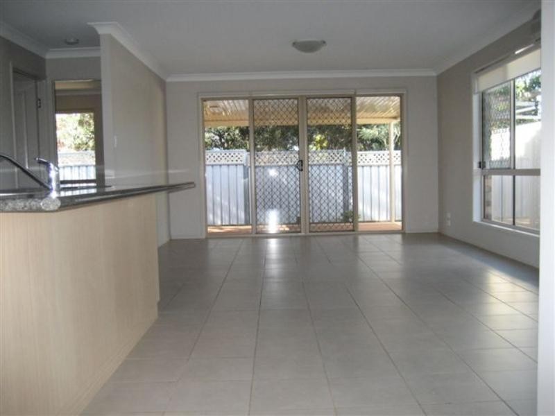 2/9A Gatfield Street, Newtown QLD 4350