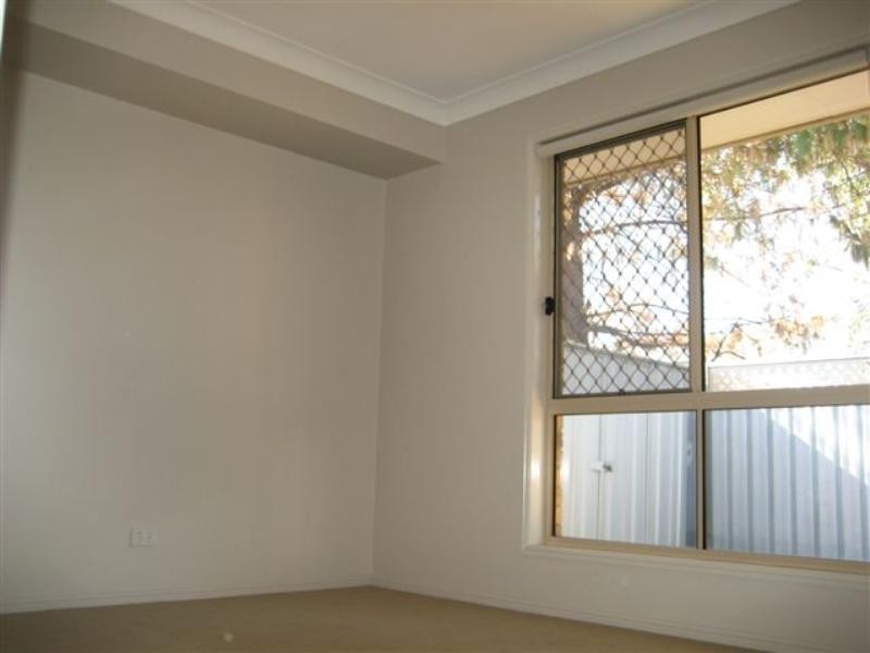 2/9A Gatfield Street, Newtown QLD 4350