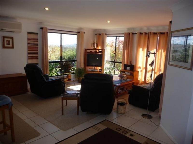 1 Debbie Court, Highfields QLD 4352