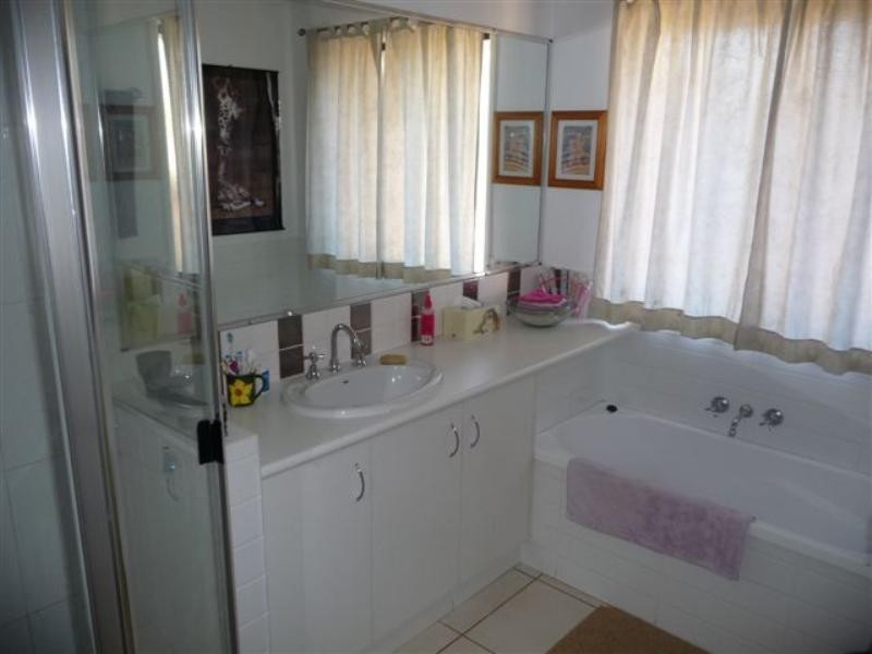 1 Debbie Court, Highfields QLD 4352