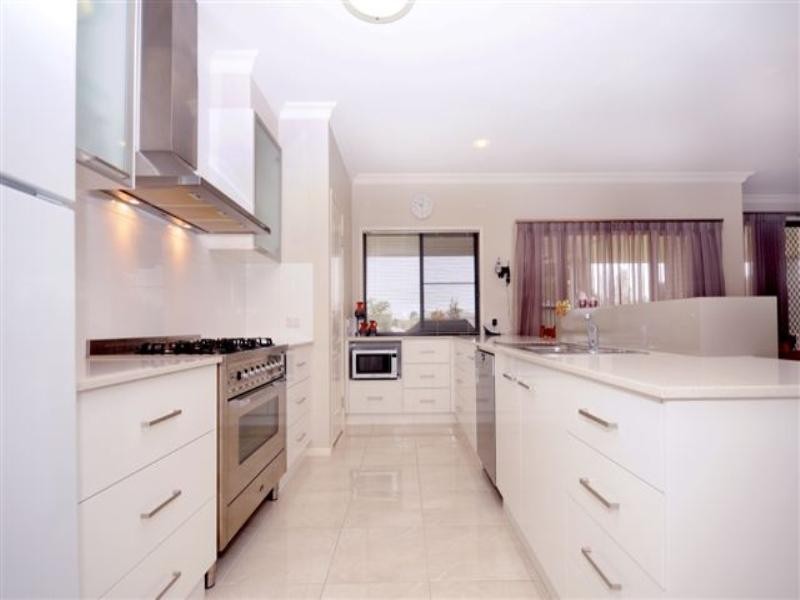 14 McLachlan Drive, Highfields QLD 4352