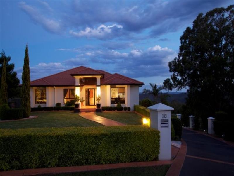 18 Trafalgar Street, Middle Ridge QLD 4350