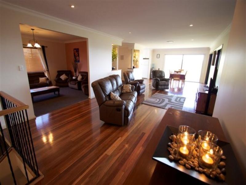 18 Trafalgar Street, Middle Ridge QLD 4350