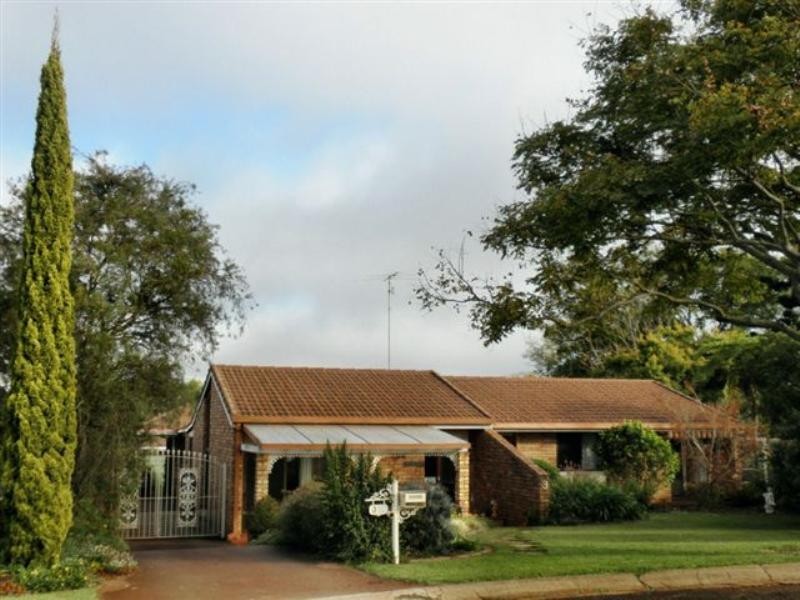 3 Begonia Court, Centenary Heights QLD 4350