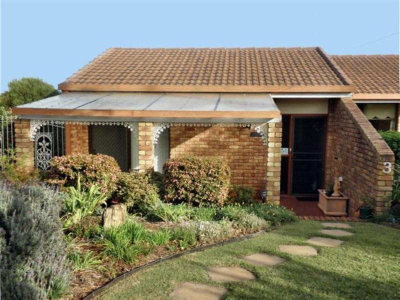 3 Begonia Court, Centenary Heights QLD 4350