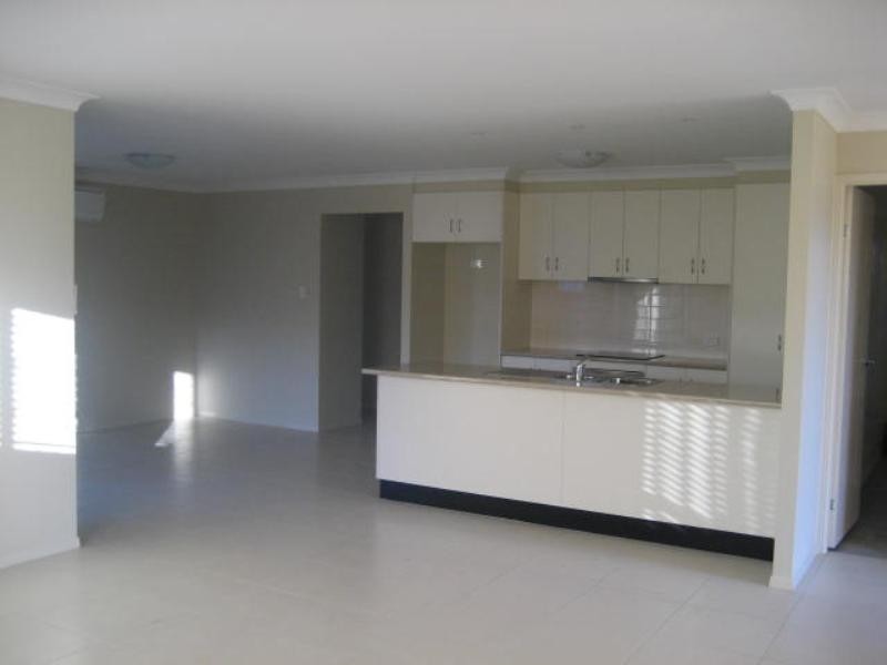 8 Kurrawa Cresent, Glenvale QLD 4350