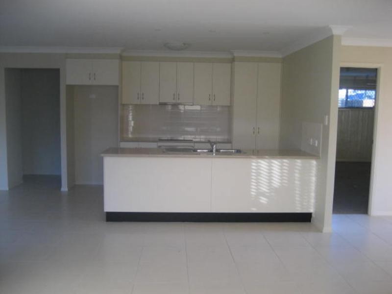 8 Kurrawa Cresent, Glenvale QLD 4350
