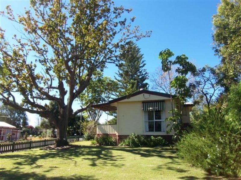 42 Stuart Street, Mount Lofty QLD 4350