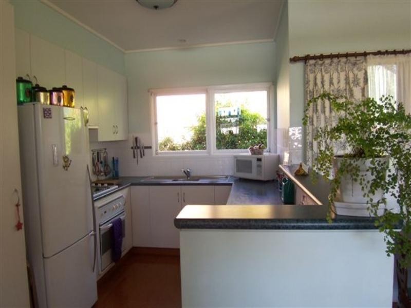 42 Stuart Street, Mount Lofty QLD 4350