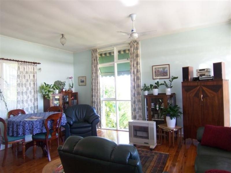 42 Stuart Street, Mount Lofty QLD 4350