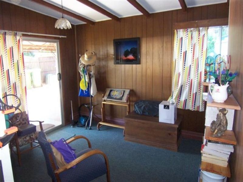 42 Stuart Street, Mount Lofty QLD 4350