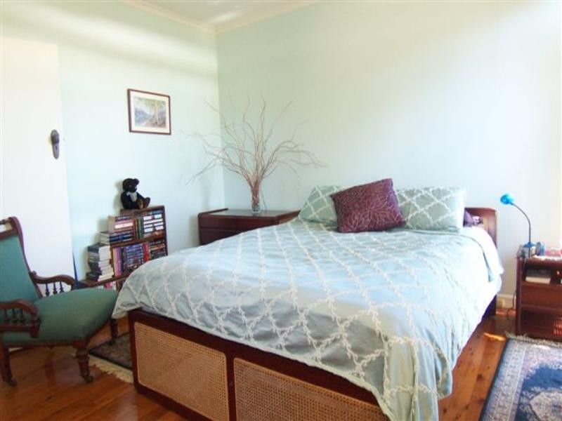 42 Stuart Street, Mount Lofty QLD 4350