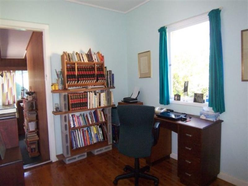 42 Stuart Street, Mount Lofty QLD 4350