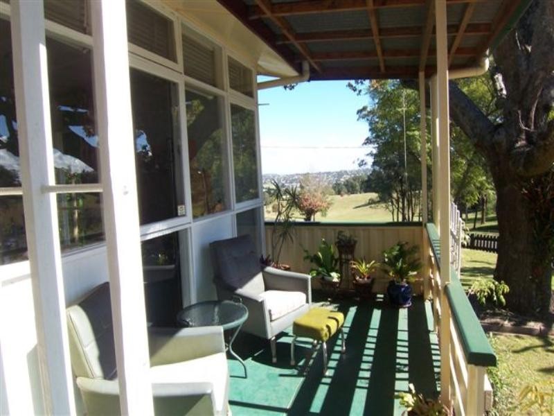 42 Stuart Street, Mount Lofty QLD 4350