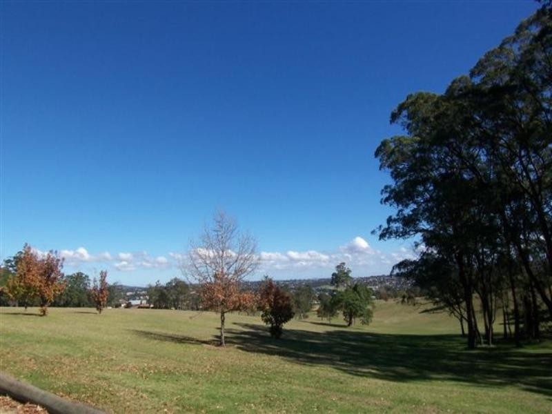 42 Stuart Street, Mount Lofty QLD 4350