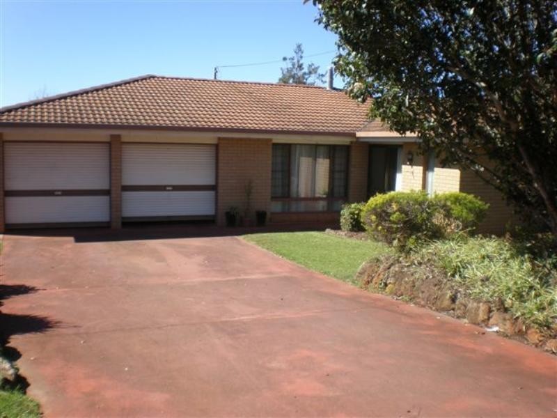 8 Lavender Court, Centenary Heights QLD 4350