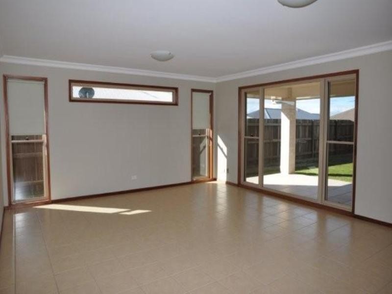 22 Pugh Street, Middle Ridge QLD 4350