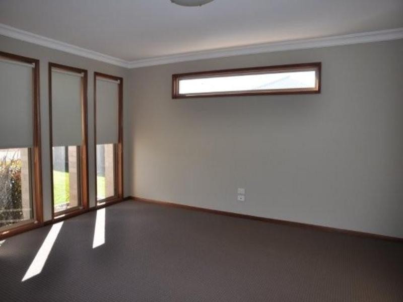 22 Pugh Street, Middle Ridge QLD 4350