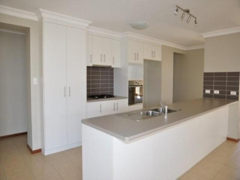 22 Pugh Street, Middle Ridge QLD 4350