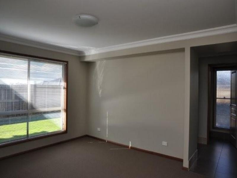 22 Pugh Street, Middle Ridge QLD 4350