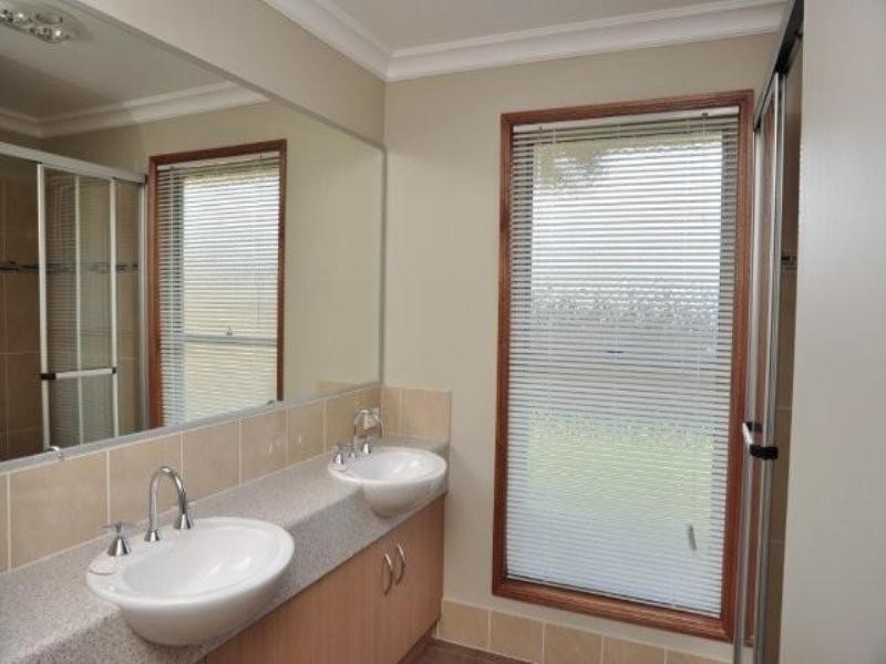 22 Pugh Street, Middle Ridge QLD 4350