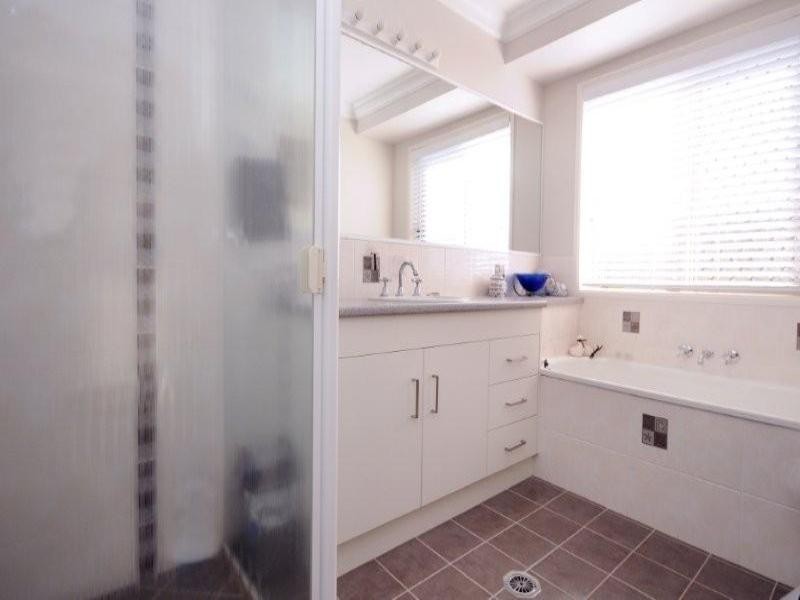 12 Honeyeater Drive, Highfields QLD 4352